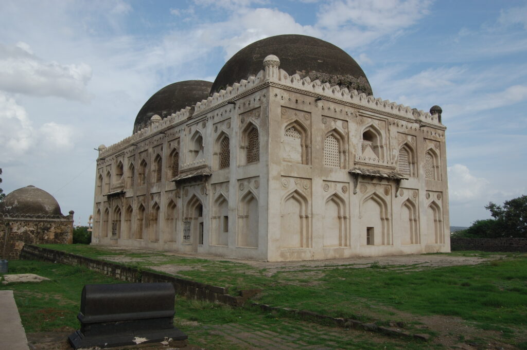 Tomb of Firoz shah Bahmani (3)
